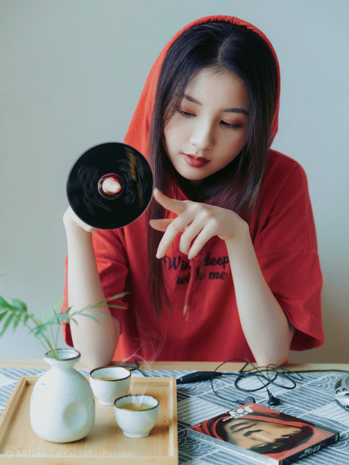 开云体育-荣耀的三张面孔，从尼日利亚到波士顿的体育精神图腾